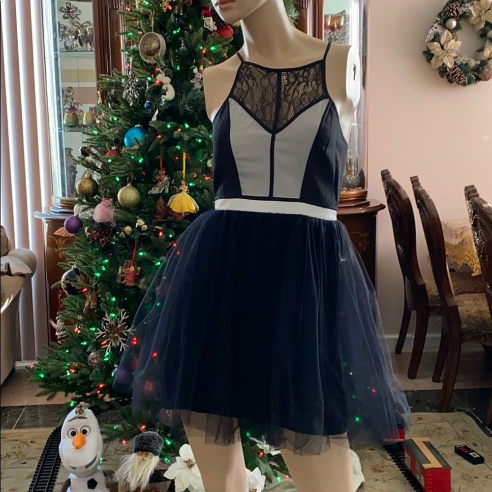 BCBG GENERATION COCKTAIL DRESS SIZE 2